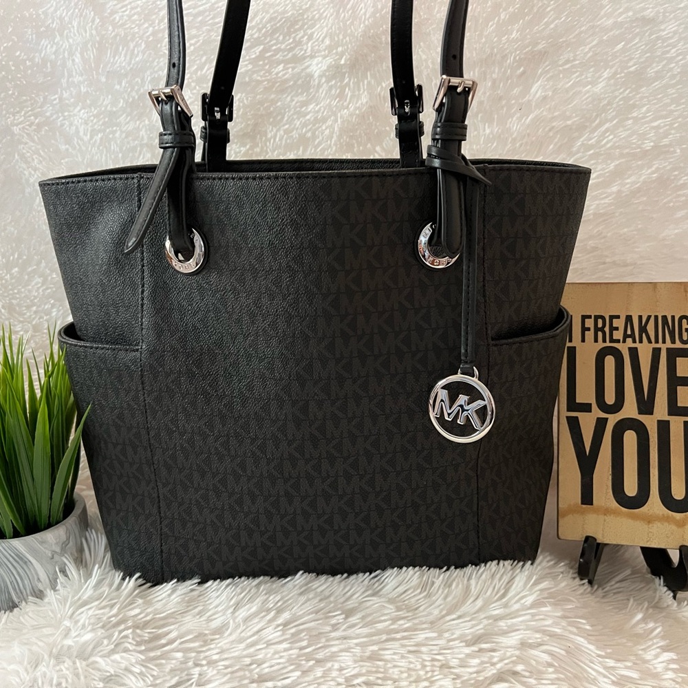 Michael Kors Jet Set Signature Tote Handbag - LIKE NEW!